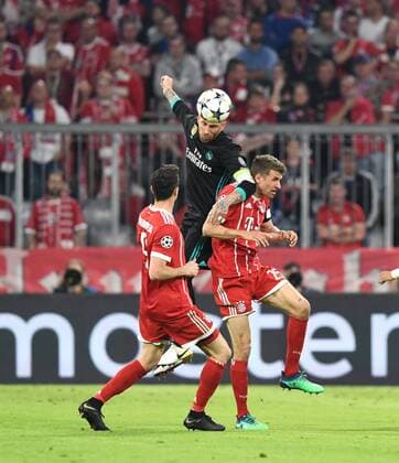 Football Mens Season 2017 2018 Champions League Semi-Finals First leg FC Bayern Munich Real Madrid by Robert Lewandowski Bayern Munich Sergio Ramos 4 Real Madrid Thomas Müller Bayern Munich 25 04 2018 Copyright: xMatthiasxKochx