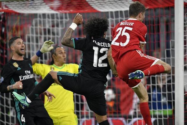 Penalty area scene goal space scene Thomas Müller FC Bayern Munich against Marcelo Real Madrid and goalkeeper Keylor Navas Real Madrid FC Bayern Munich FCB vs Real Madrid CF UEFA Champions League CL Semifinal First Game Match 1 Season 2017 2018 Munich Allianz Arena 25 04 2018 FC Bayern Munich FCB vs Real Madrid CF