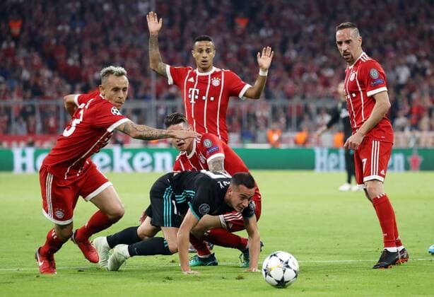 Bayern Munich Real Madrid Lucas Vazquez is being cornered by James Thiago and Ribery München Bayern Germany Allianz Arema