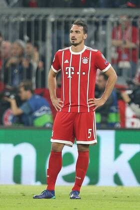 Disappointment at Mats Hummels 5 FC Bayern Muenchen conceded FC Bayern Muenchen vs. Real Madrid semi-finals Champions League 25 04 2018 Muenchen Bayern Germany Copyright: xkolbert-press ChristianxKolbertx