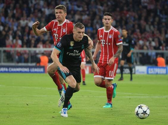 20180425 Champions League FC Bayern vs. Real Madrid Allianz Arena Munich Football Sport in the picture Thomas Mueller FCB and James Rodriguez FCB vs. Toni Kroos Real Madrid