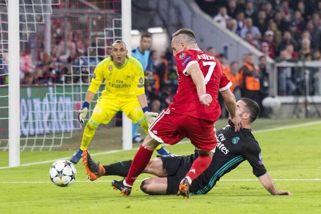 FC Bayern Muenchen GER vs. Real Madrid ESP 25 04 2018 Allianz Arena Muenchen GER UEFA CL Bayern Munich Muenchen vs. Real Madrid ESP Semi Finals in the picture Franck Ribery FCB 7 in the fight with Dani Carvajal Real 2 and Keylor Navas Real 1 nordphotox xStraubmeier nph00004