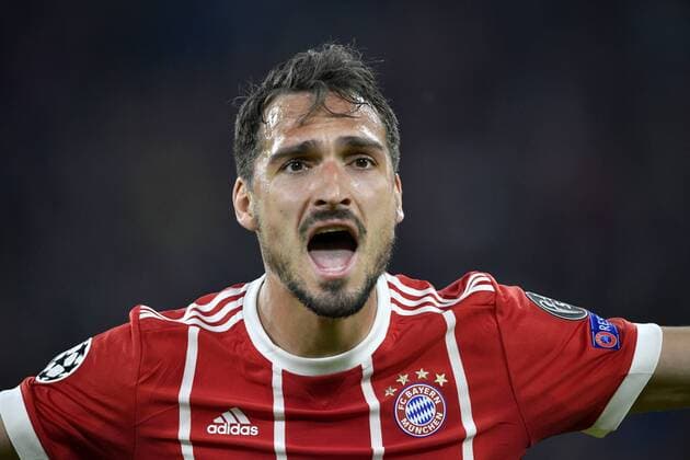 Mats Hummels FC Bayern Munich angry at linesman FC Bayern Munich FCB vs Real Madrid CF UEFA Champions League CL Semi-Finals First Game Match 1 Season 2017 2018 Munich Allianz Arena 25 04 2018 FC Bayern Munich FCB vs Real Madrid CF