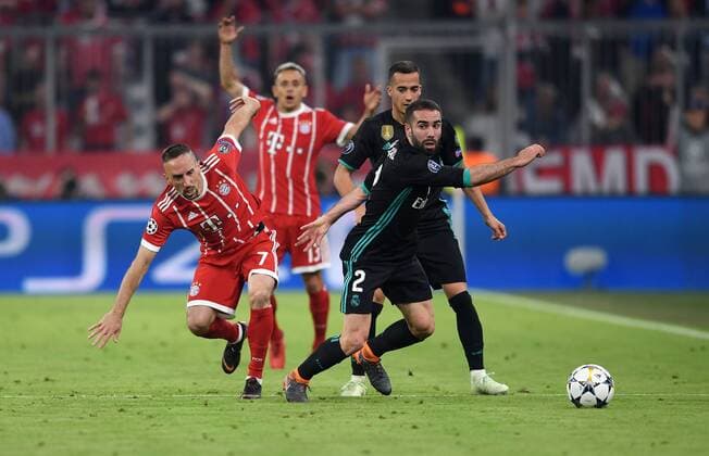 FOOTBALL CHAMPIONS LEAGUE SEASON 2017 2018 SEMINAL AFFAIRS FC Bayern Muenchen Real Madrid 25 04 2018 Franck Ribery li FC Bayern Muenchen v Dani Carvajal re Real Madrid Muenchen