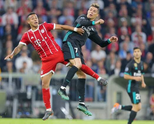 SOCCER - UEFA CL, Bayern vs Madrid MUNICH,GERMANY,25.APR.18 - SOCCER - UEFA Champions League, semifinal, FC Bayern Muenchen vs Real Madrid CF. Image shows Thiago (Bayern) and Cristiano Ronaldo (Madrid). GEPAxpictures xThomasxBachun
