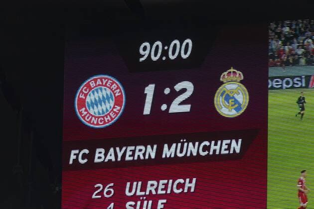 GER UEFA CL Bayern Muenchen GER vs Real Madrid ESP 25 04 2018 Allianz Arena Muenchen GER UEFA CL Bayern Muenchen GER vs Real Madrid ESP Semifinals in the picture Final score on the scoreboard 1 2 nordphotox xStraubmeier nph00004
