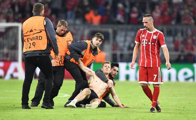 Football Mens Season 2017 2018 Champions League Semi-Finals First leg FC Bayern Munich Real Madrid Franck Ribery Bayern Munich Folders and runners after the final whistle 25 04 2018 Copyright: xMatthiasxKochx