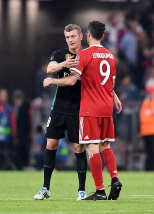 FOOTBALL CHAMPIONS LEAGUE SEASON 2017 2018 SEMI-FINANCIAL EXAMPLE FC Bayern Muenchen Real Madrid 25 04 2018 Toni Kroos and Robert Lewandowski re Bayern Munich Muenchen
