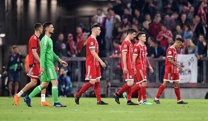 FOOTBALL CHAMPIONS LEAGUE SEASON 2017 2018 SEMINAL FINANCIAL AFFAIRS FC Bayern Muenchen Real Madrid 25 04 2018 Goalkeeper Sven Ulreich Niklas Suele Robert Lewandowski James Rodriguez and Thiago Alcantara v l all FC Bayern Muenchen are disappointed after the final whistle Muenchen