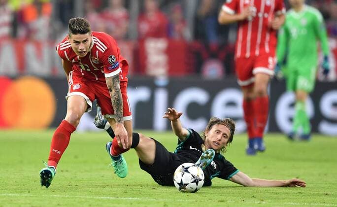 James Rodriguez FC Bayern Left Right Luka Modric Real Bayern Munich Real Madrid UEFA Champions League CL Semi Finals 1 2 Final First Half Season 2017 2018 Football Soccer Soccer Men Germany Germany Munich 25 4 2017 Allianz Arena
