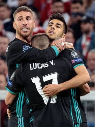 25 04 2018 Allianz Arena Muenchen GER UEFA CL Bayern Munich vs Real Madrid Semi-finals First leg in the picture Sergio Ramos Real Madrid Lucas Vazquez Real Madrid celebrate with Marco Asensio Real Madrid 1 2 during the UEFA Champions League Semifinal 1st leg match between FC Bayern Muenchen and Real Madrid at the Allianz Arena in Munich Germany on 2018 04 25 M nchen  EX_GRO