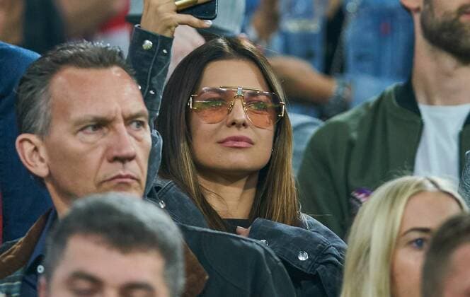 Anna Woman by Robert LEWANDOWSKI FCB 9 player woman young pretty girl girl sexy provocative figure pretty laugh attractive fashion fashion jewelery bag make-up FC BAYERN MUENCHEN REAL MADRID 1 2 semi-final first leg Football UEFA Champions League Munich Germany 25 04 2018 CL season 2017 2018 FCB
