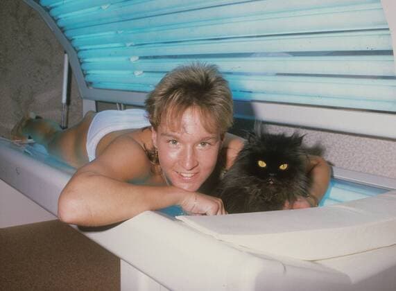 Martina Voss private with cat on the sunbed Aufn 28 03 1989 HM