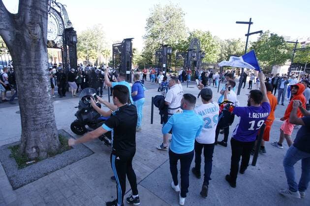 SOCCER - EL, Marseille vs RBS MARSEILLE,FRANCE,26.APR.18 - SOCCER - UEFA Europa League, semifinal, Olympique de Marseille vs Red Bull Salzburg. Image shows fans of Marseille and fans of RBS. GEPAxpictures xMathiasxMandl