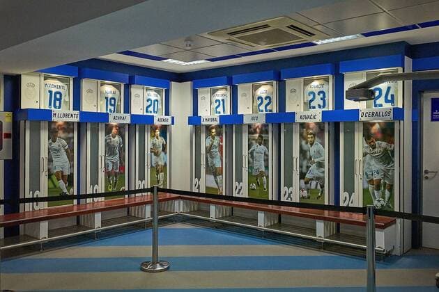 25 04 2018 xovx Football Spain Real Madrid Stadium emspor Estadio Santiago Bernabeu Real Madrid dressing room Real Madrid dressing room with players Madrid