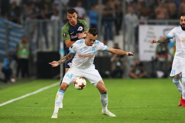 SOCCER - EL, Marseille vs RBS MARSEILLE,FRANCE,26.APR.18 - SOCCER - UEFA Europa League, semifinal, Olympique de Marseille vs Red Bull Salzburg. Image shows Stefan Lainer (RBS) and Lucas Ocampos (Marseille). GEPAxpictures xMathiasxMandl