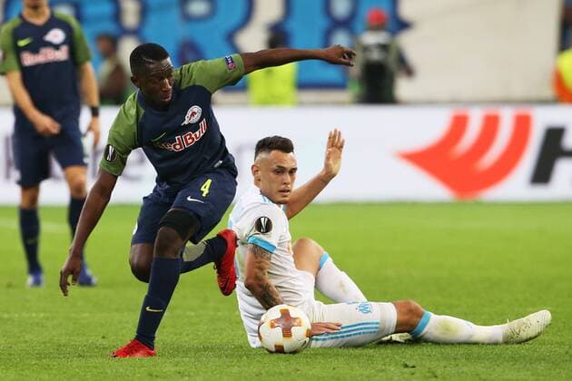 SOCCER - EL, Marseille vs RBS MARSEILLE,FRANCE,26.APR.18 - SOCCER - UEFA Europa League, semifinal, Olympique de Marseille vs Red Bull Salzburg. Image shows Amadou Haidara (RBS) and Lucas Ocampos (Marseille). GEPAxpictures xMathiasxMandl