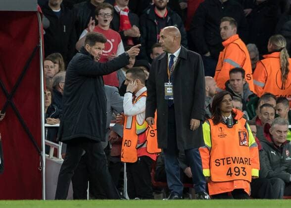 Football - 2017 2018 UEFA Europa League - Semi-Final, First Leg: Arsenal vs. Atletico Madrid Diego Simeone, Manager of Atletico Madrid, points to the referee after he is sent to the stands at The Emirates. COLORSPORT DANIEL BEARHAM  csp_ars_ama_260418_