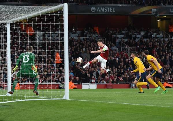Arsenal v Atletico Madrid UEFA Europa League Semi-Final Arsenal s Laurent Koscielny shoots at goal during the UEFA Europa League Semi-Final match at the Emirates Stadium, London Content Not Available For UK Newspapers Copyright: xDanielxHamburyx FIL-11704-0014