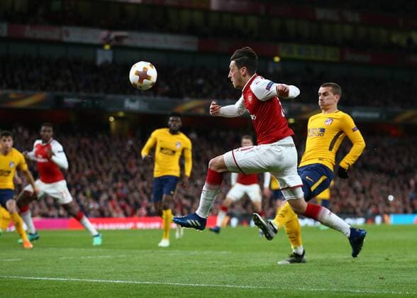 26th April 2018, Emirates Stadium, London, England; UEFA Europa League football, semi final, 1st leg, Arsenal versus Atletico Madrid; Mesut Ozil of Arsenal attempting to take a shot past Antoine Griezmann of Atletico Madrid but goes over the post  ActionPlus12017315