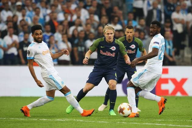 SOCCER - EL, Marseille vs RBS MARSEILLE,FRANCE,26.APR.18 - SOCCER - UEFA Europa League, semifinal, Olympique de Marseille vs Red Bull Salzburg. Image shows Jordan Amavi (Marseille), Xaver Schlager (RBS) and Andre Frank Zambo Anguissa (Marseille). GEPAxpictures xMathiasxMandl