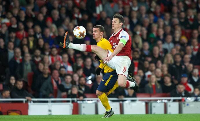 Antoine Griezmann of Atletico Madrid goes past Laurent Koscielny of Arsenal to score the equalising goal during the UEFA Europa League Semi Final 1st leg match between Arsenal and Atletico Madrid at the Emirates Stadium, London, England on 26 April 2018. Copyright: xAndyxAleksiejczukx PMI-1995-0039