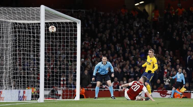 Bilder des Tages - SPORT Partido de ida de las semifinales de Europa League disputado entre Arsenal y Atletico. En la imagen, Griezmann logra su gol.First leg of the Europa League semifinals played between Arsenal and Atletico. In this picture, Griezmann scores his goal. 