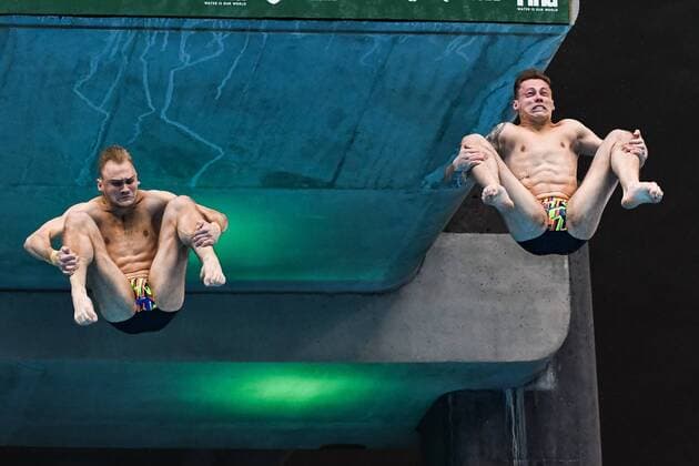 Bilder des Tages - SPORT MONTREAL, QC - APRIL 27: Maksym Dolgov (UKR) and Oleksandr Gorshkovozov (UKR) jumping during the Men Synchronised 10m Finale at the FINA Diving World Series 2018 on April 27, 2018, at Centre Sportif du Parc olympique in Montreal, QC (Photo by David Kirouac Icon Sportswire) DIVING: APR 27 - FINA Diving World Series 2018 Icon18042716 EDITORIAL USE ONLY