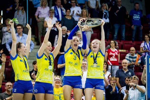 Jubel Martenne Julia Bettendorf 2 Schwerin Denise Hanke 10 Schwerin Louisa Lippmann 3 Schwerin and Jennifer Geerties 6 Schwerin with the championship bowl Volleyball Bundesliga Final Play Off Game 3 Allianz MTV Stuttgart vs SSC Palmberg Schwerin SCHARRena Stuttgart 20180429 Volleyball Bundesliga Final Play Off Game 3 Allianz MTV Stuttgart vs SSC Palmberg Schwerin SCHARRena Stuttgart 20180429 Copyright: xEIBNER Nils_Wuechnerx EP_NWR