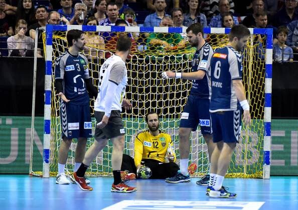 EHF Cup Quarterfinal Füchse Berlin RK Nexe Nasice 28 04 2018 28 04 2018 Max Schmeling Halle EHF Cup Quarterfinal Fuechse Berlin RK Nexe Nasice vl Fabian Wiede Fuechse Berlin 3 Patrik Leban RK Nexe Nasice 5 Silvio Heinevetter Fuechse Berlin 12 Jakov Gojun Fuechse Berlin 10 Drago Vukovic Fuechse Berlin 6 xDLx