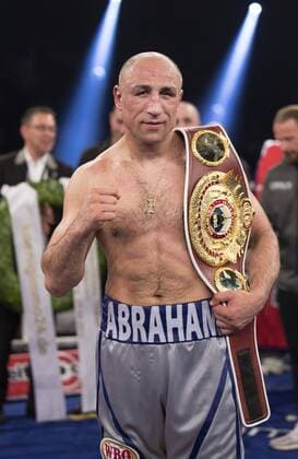 Bilder des Tages - SPORT Abraham vs. Nielsen Boxen in Offenburg; 28.4.2018 WBO International Titelkampf Arthur Abraham (46-6, 30 KOÂ s, Deutschland) vs. Patrick Nielsen (29-2, 14 KOÂ s, Dänemark) Abraham mit WBO Gürtel *** Abraham vs Nielsen Boxing in Offenburg 28 4 2018 WBO International Title fight Arthur Abraham 46 6 30 KOs Germany vs Patrick Nielsen 29 2 14 KOs Denmark Abraham with WBO belt