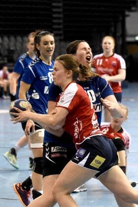 DJK MJC Trier Herrenberg Marie Christine Beddies of Herrenberg front for Lindsey Houben GER DJK MJC Trier SG H2Ku Herrenberg Handball 2 League Women 28 04 2018 Trier Copyright: xEIBNER Kraemerx EP_EER