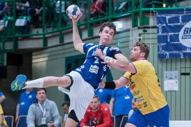 Maximilian Leon Bettin 2 Bergischer HC scored against Chris Berchtenbreiter 28 HSG Konstanz Bergischer HC vs HSG Konstanz Handball 2 Handball Bundesliga 28 04 18 Wuppertal NRW Germany Uni Halle Copyright: xcdnx