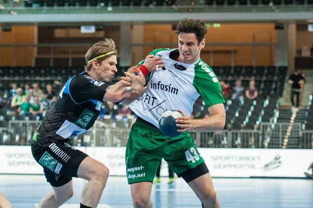 Duel between Benedikt Brielmeier Nr 43 Rimpar and Dennis Aust Nr 7 Vikings HC Rhein Vikings vs DJK Rimpar Wolves Handball 2 Bundesliga 28 04 18 Dusseldorf NRW Germany Castello Copyright: xcdn_nszx