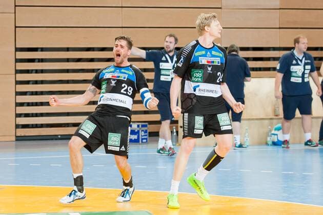 Cheerful rejoicing with Alexander Oelze No. 29 Vikings after the victory Thomas Bahn No. 24 Vikings clenched their fists in delight HC Rhein Vikings vs. DJK Rimpar Wölfe Handball 2 Bundesliga 28 04 18 Düsseldorf NRW Germany Castello Copyright: xcdn_nszx