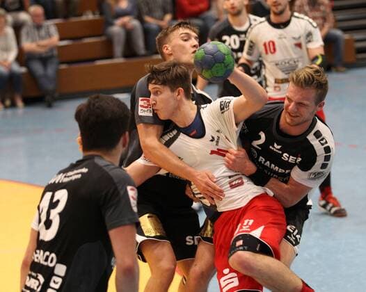 Jakob Fassunge TGS in tongs by Tim Keupp left and Michel Stotz TVN TV Neuhausen vs TGS Pforzheim Handball 3 Liga Neuhausen Copyright: xEibner-Pressefotox EP_akh
