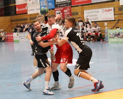 Michal Wysokinski TGS in the tongs of Jan Reusch TVN left and Tim Keupp TVN TV Neuhausen vs TGS Pforzheim Handball 3 Liga Neuhausen Copyright: xEibner-Pressefotox EP_akh