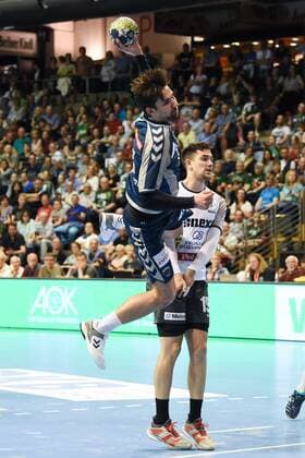Mens Handball Mens EHF Cup Season 2017 18 Quarter-Finals Rematch Füchse Berlin RK Nexe Fabian Wiede No 3 Füchse Berlin Marko Buvinic No 15 RK Nexe 28 04 18 Copyright: xMichaelxHundtx xMatthiasxKochx