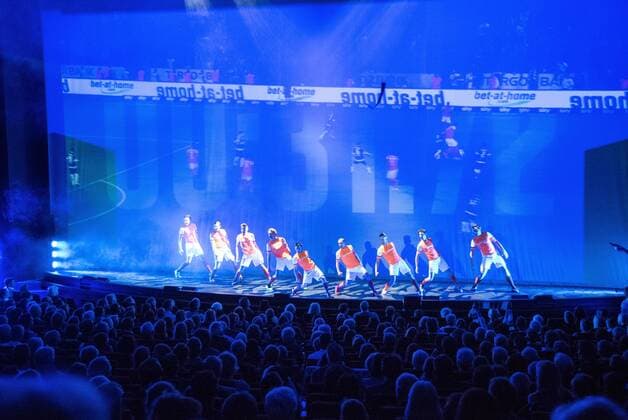 28 04 2018 xfux Football 2 Bundesliga SV Darmstadt 98 Premiere Lilienmusical Traditionally different in the Staatstheater in Darmstadt emspor emonline deloka v l Performance of the Lily Musical Traditionally different in the Staatstheater in Darmstadt Darmstadt