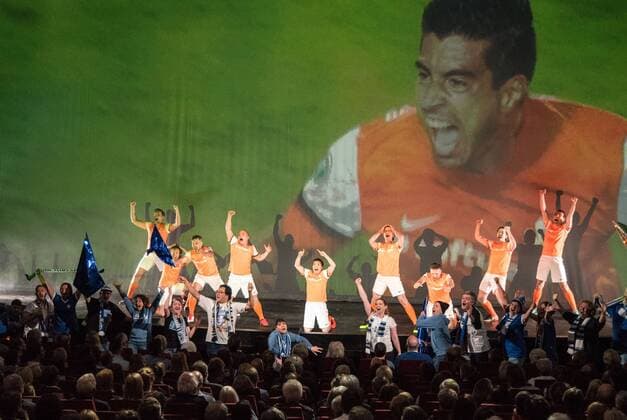 28 04 2018 xfux Football 2 Bundesliga SV Darmstadt 98 Premiere Lilienmusical Traditionally different in the Staatstheater in Darmstadt emspor emonline deloka v l Performance of the Lily Musical Traditionally different in the Staatstheater in Darmstadt Darmstadt