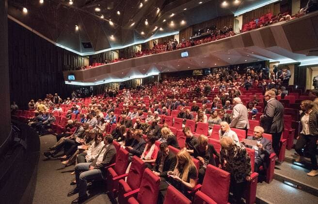 28 04 2018 xfux Football 2 Bundesliga SV Darmstadt 98 Premiere Lilienmusical From tradition different in the Staatstheater in Darmstadt emspor emonline deloka v l View Overview Auditorium Audience Audience Darmstadt