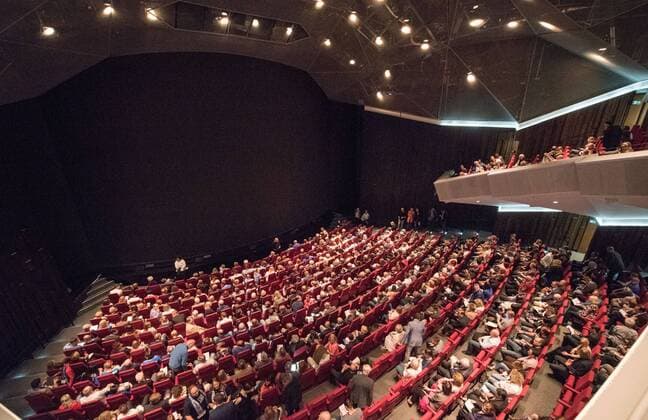 28 04 2018 xfux Football 2 Bundesliga SV Darmstadt 98 Premiere Lilienmusical From tradition different in the Staatstheater in Darmstadt emspor emonline deloka v l View Overview Auditorium Audience Audience Darmstadt