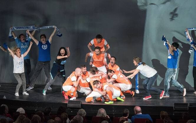 28 04 2018 xfux Football 2 Bundesliga SV Darmstadt 98 Premiere Lilienmusical Traditionally different in the Staatstheater in Darmstadt emspor emonline deloka v l Performance of the Lily Musical Traditionally different in the Staatstheater in Darmstadt Darmstadt