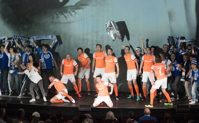 28 04 2018 xfux Football 2 Bundesliga SV Darmstadt 98 Premiere Lilienmusical Traditionally different in the Staatstheater in Darmstadt emspor emonline deloka v l Performance of the Lily Musical Traditionally different in the Staatstheater in Darmstadt Darmstadt
