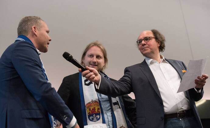 28 04 2018 xfux Football 2 Bundesliga SV Darmstadt 98 Premiere Lilienmusical Traditionally different in the Staatstheater in Darmstadt emspor emonline deloka vl Vice President Markus Pfitzner SV Darmstadt 98 Director Martin G Berger Musical From tradition different in the Staatstheater in Darmstadt that deals with SV Darmstadt 98 Gernot Wojnarowicz Darmaturgie Concert Staatstheater Darmstadt Darmstadt