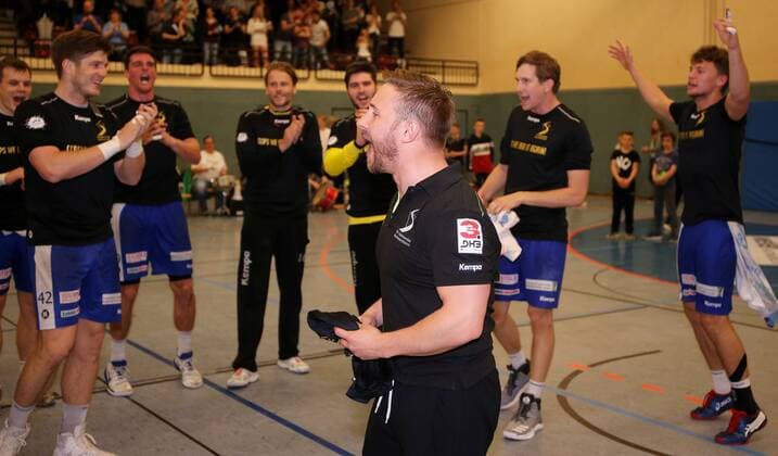 BAU 28 04 2018 Kornwestheim handball SV Kornwestheim vs VfL Pfullingen coach Alexander Schurr Kornwestheim front