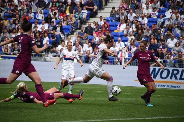 Lucy Bronze (lyon) vs Steph Houghton Manchester United ManU FOOTBALL : Lyon vs Manchester United - Ligue des champions feminine - 1 2 de finale - 29 04 2018 FredericChambert Panoramic 