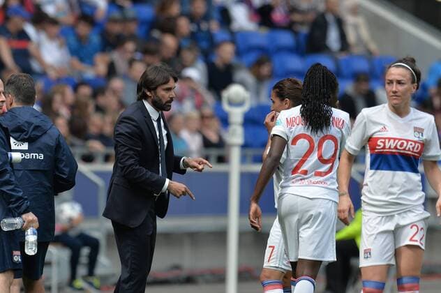 Reynard Pedros (entraineur lyon) et Amel Majri FOOTBALL : Lyon vs Manchester United ManU - Ligue des champions feminine - 1 2 de finale - 29 04 2018 FredericChambert Panoramic 