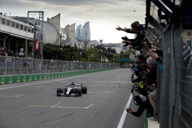 Motorsports: World Championship WM Weltmeisterschaft 2018; Grand Prix Azerbaijan, Grand Prix of Europe, Formula 1 2018 Azerbaijan Grand Prix, Finish 44 Lewis Hamilton (GBR, Mercedes AMG Petronas F1 Team), Baku Azerbaijan