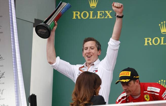 Motorsports: World Championship WM Weltmeisterschaft 2018; Grand Prix Azerbaijan, Grand Prix of Europe, Formula 1 2018 Azerbaijan Grand Prix, The Mercedes delegate lifts the Constructors trophy alongside Kimi Raikkonen, Ferrari, 2nd position, on the podium. Baku Azerbaijan